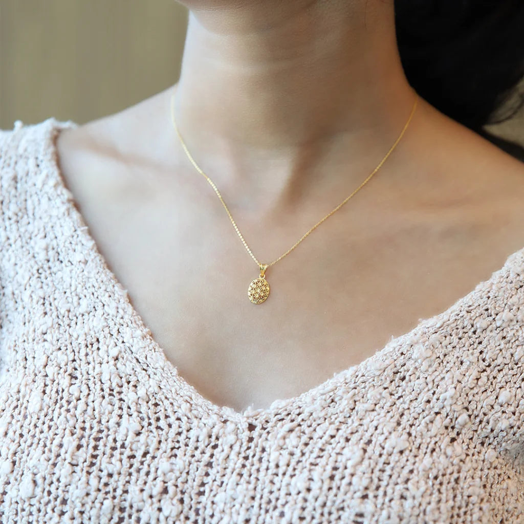 Elegant Heart Pendant Necklace For Fashionistas-Gold Necklace (Chain With Flower Shaped Hollow Pendant) 21KT - FKJNKL21KM7948