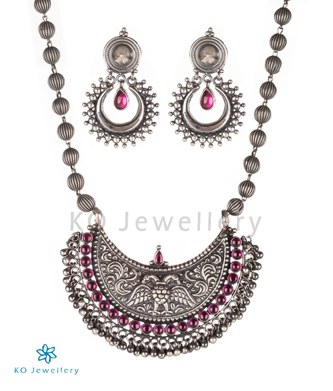 Elegant Crystal Necklace For Day Wear-The Gandaberunda Silver Necklace (Red/Oxidised)