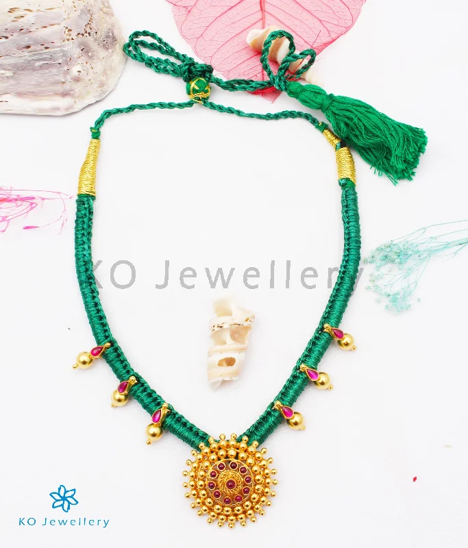 Elegant Heart Pendant Necklace For Fashionistas-The Chakratiya Silver Thread Necklace (Green)