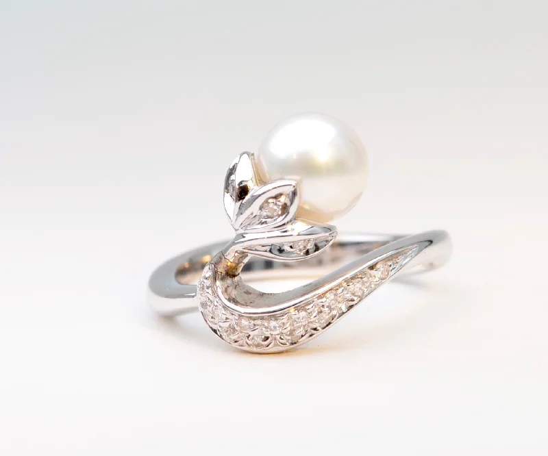 Elegant Wedding Bands For Simple Brides-Pearl and Diamond Swan Ring